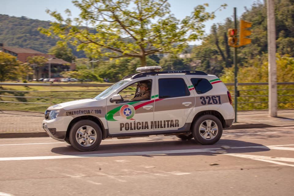 Foragido da Justiça vai fazer novo documento de RG e acaba preso em Blumenau