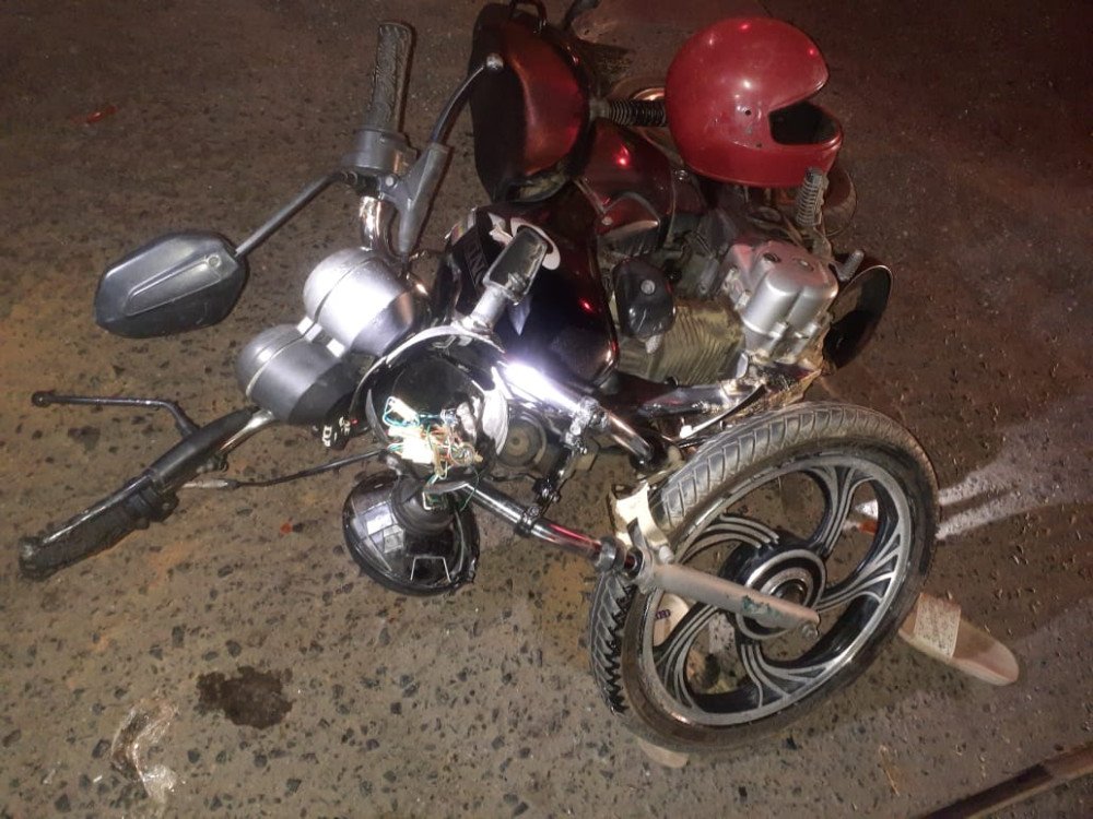 Acidente entre carro e moto deixa duas pessoas feridas na BR-470, em Indaial