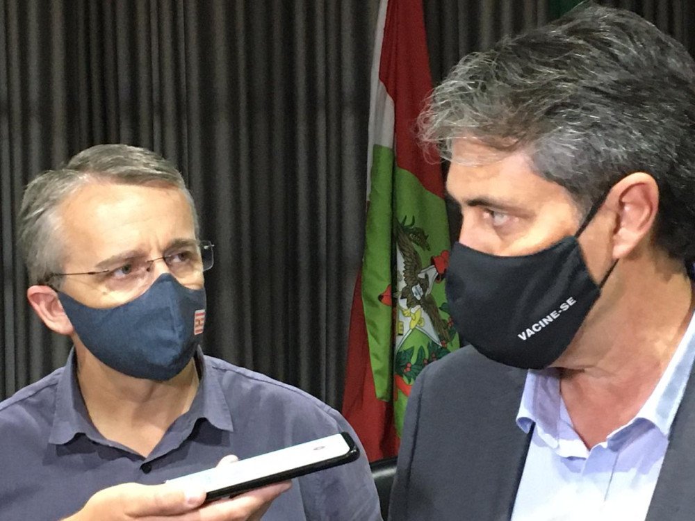 Mais vacinas devem chegar em SC na próxima semana, afirma Secretário da Saúde em visita a Blumenau