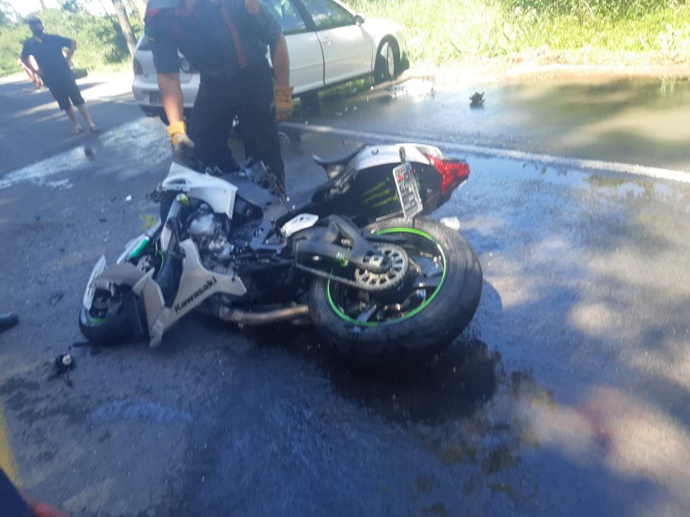 Motociclista tem braço amputado em acidente com carro na BR-470
