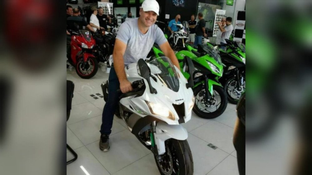 Motociclista envolvido em acidente com carro na BR-470 morre no hospital