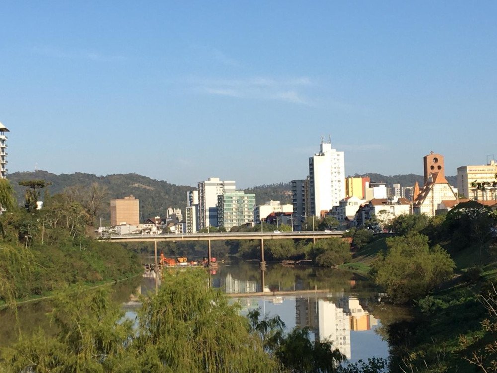 Sábado de calor intenso em Blumenau, com máximas podendo chegar a 36ºC