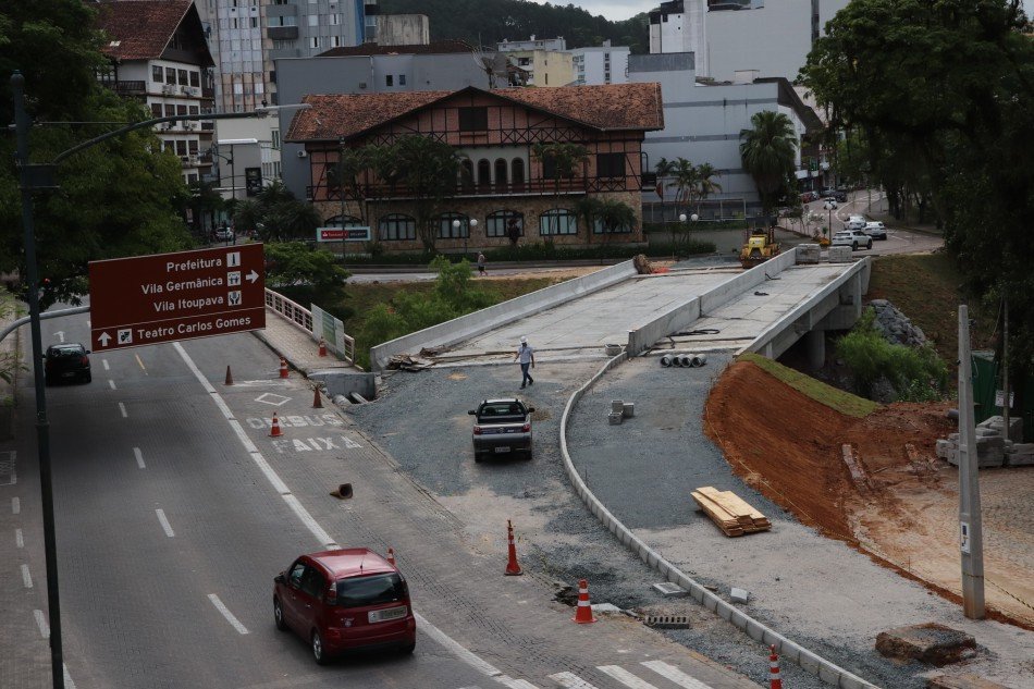 Ponte da Rua XV de Novembro será pavimentada a partir desta quarta-feira