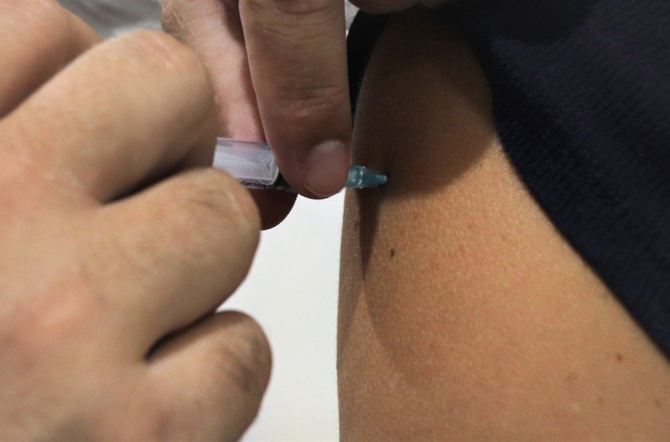 Prefeitura envia SMS com data da 2ª dose da vacina para cerca de 500 pessoas