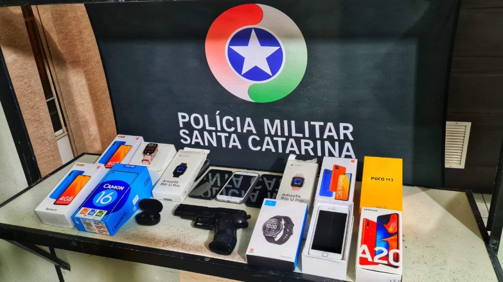 Vídeo: suspeitos de roubarem lojas de eletrônicos são presos em Blumenau