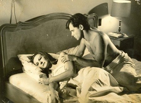 Cardoso e Elisabeth Hartmann (como Isa) em cena do filme. No lançamento, a película causou polêmica entre os blumenauenses.