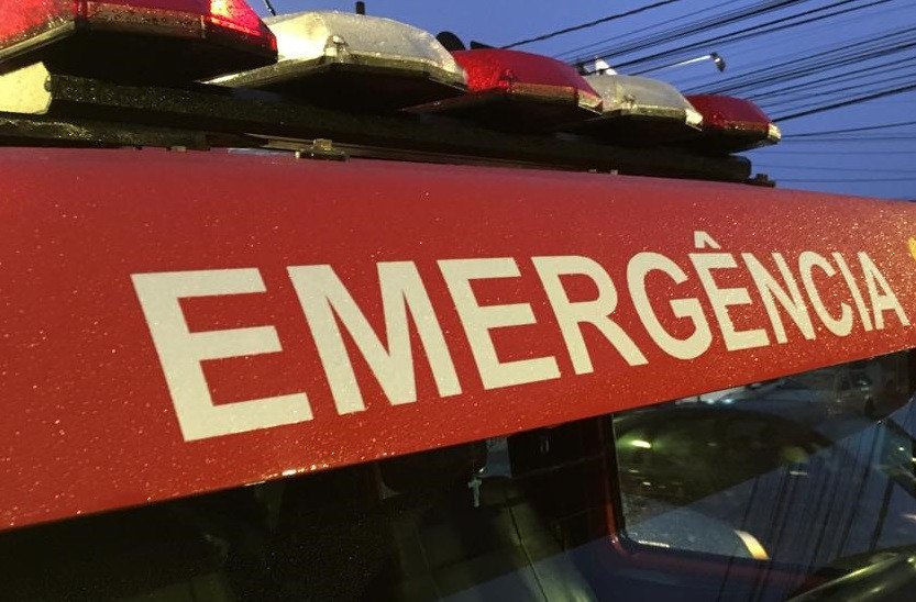 Acidente entre carro e bicicleta deixa homem de 30 anos ferido em Blumenau