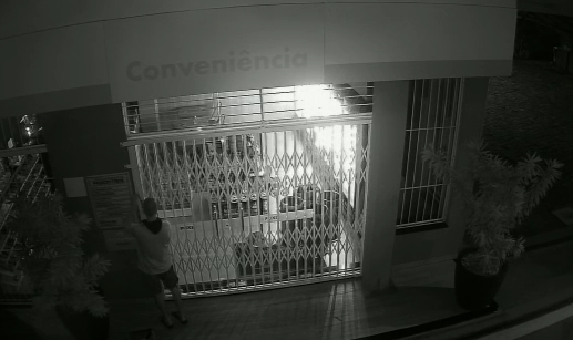 Vídeo: câmeras flagram furto em posto de combustíveis na Rua São Paulo