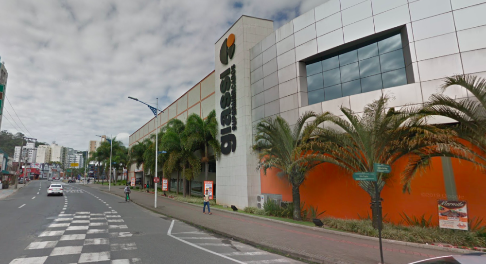 Homens são presos por furtar produtos de supermercados em Blumenau