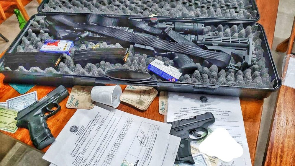 Homens são presos em Blumenau com um fuzil e duas pistolas após disparos