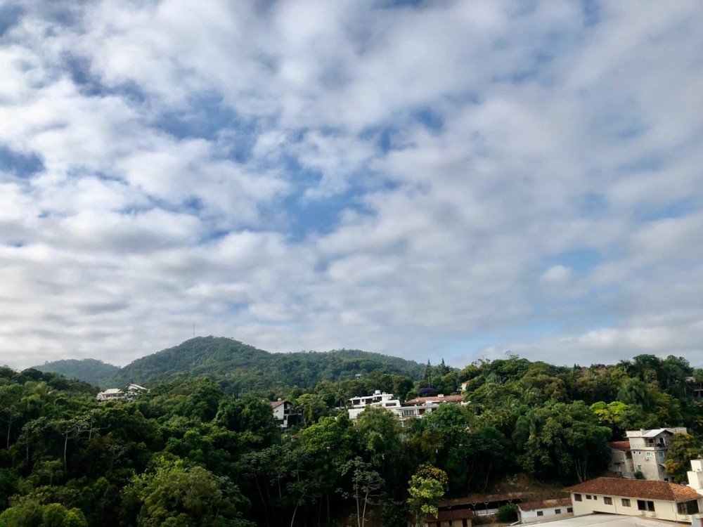 Quinta-feira será de sol e com a presença de nuvens em Blumenau