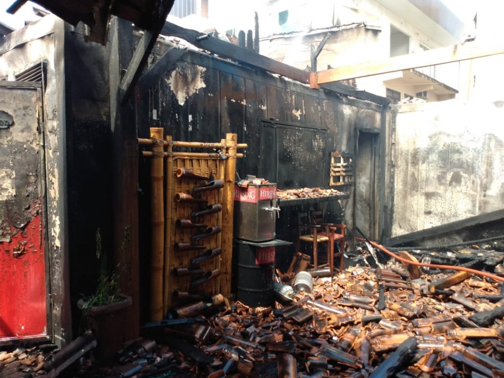 Dois cachorros morrem durante incêndio que atingiu pastelaria em Blumenau