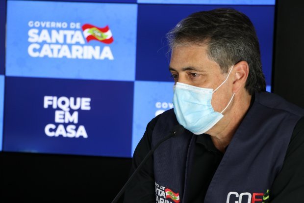 “Um precisa cuidar do outro”, diz secretário de Estado da Saúde sobre pior momento da pandemia em SC