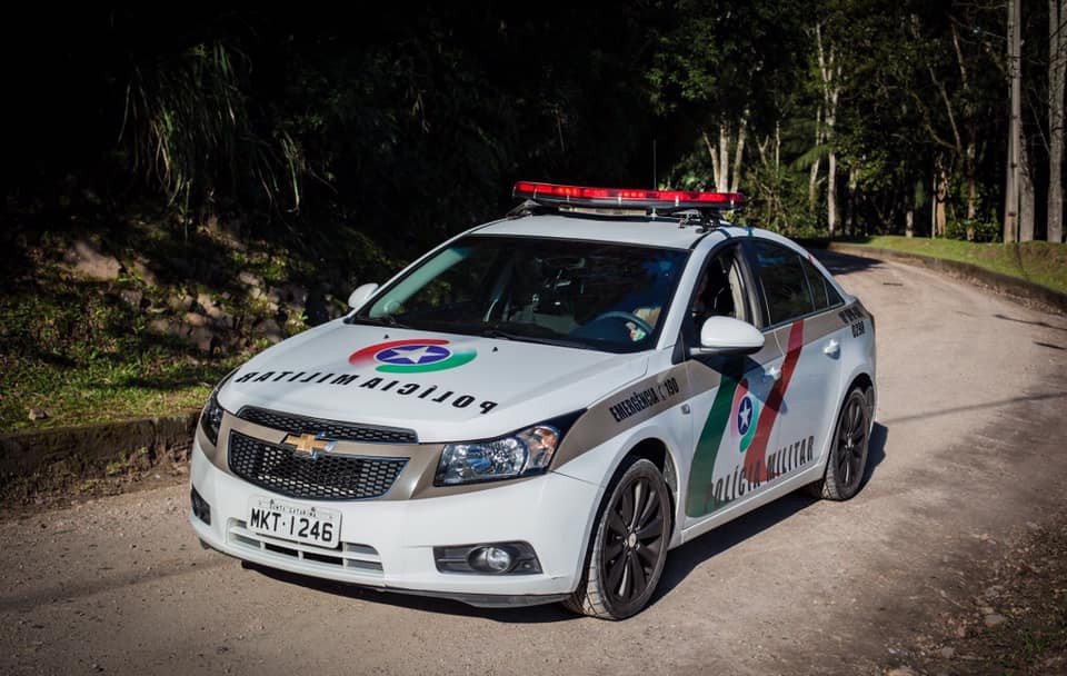 Dinheiro, celular e perfumes são furtados de residência em Indaial