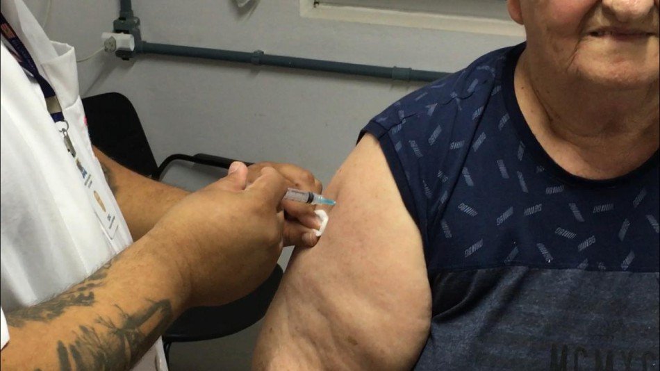 Covid-19: Agendamento da vacina para idosos acima dos 64 anos prossegue em Blumenau