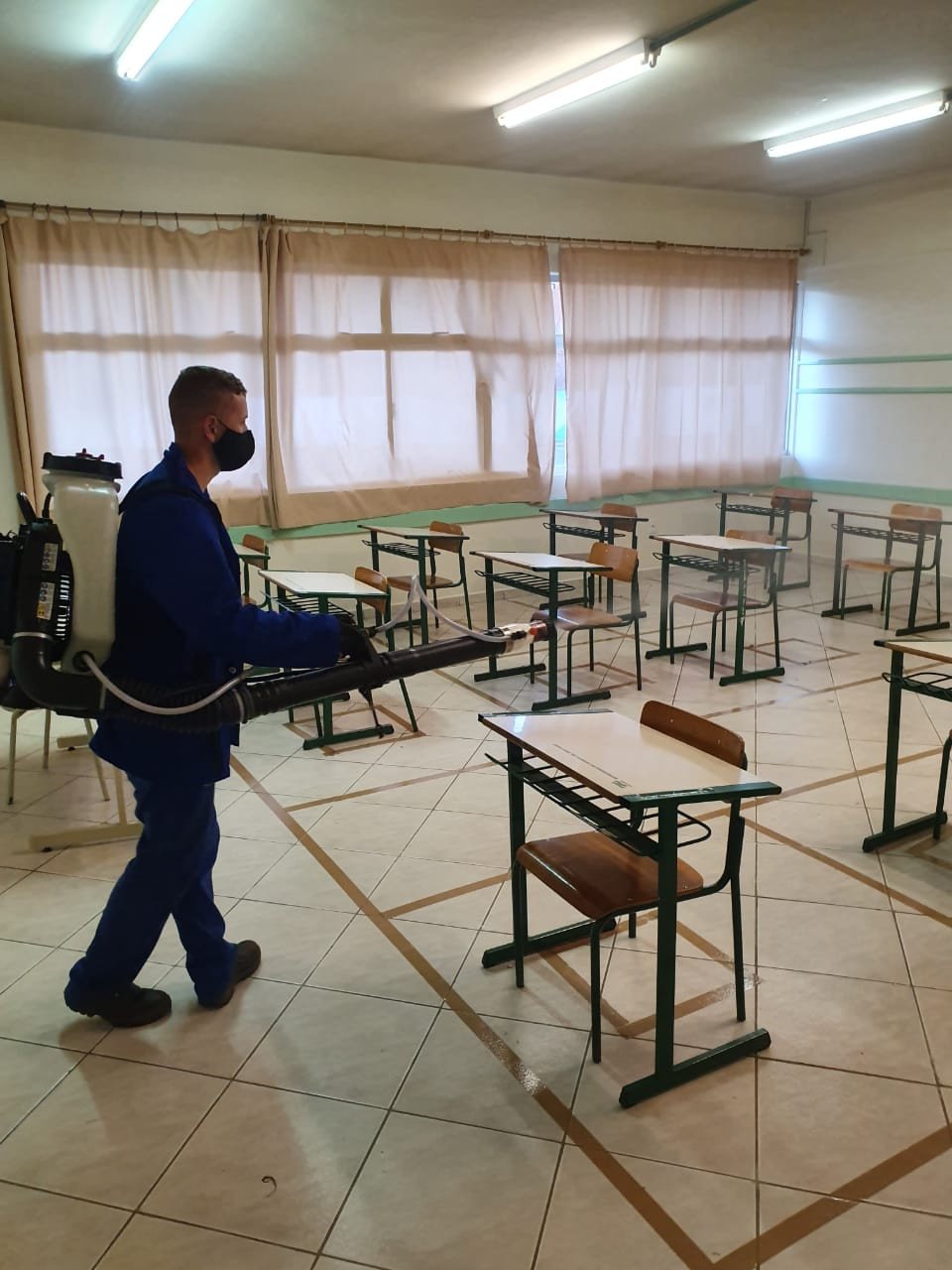 Covid-19: Veja como funciona a sanitização de escolas estaduais com casos confirmados