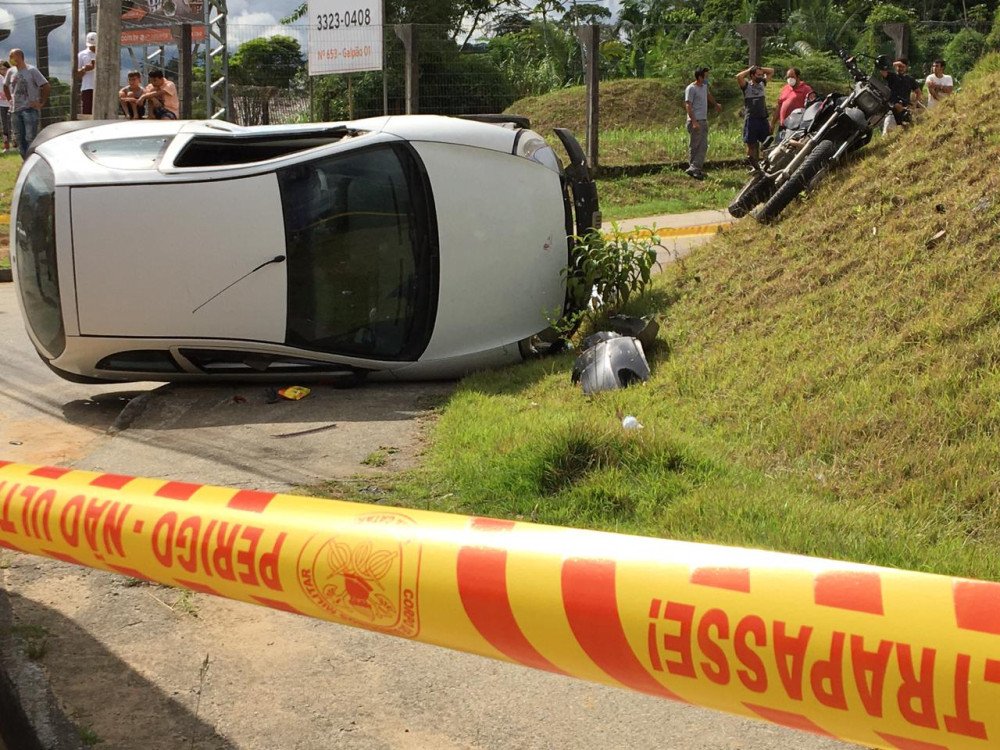 Acidente entre carro e moto mata motociclista na Itoupava Norte