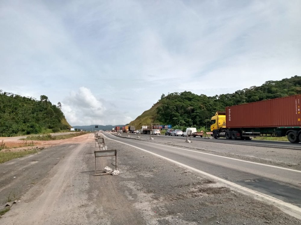 BR-470 terá trecho interditado nesta terça-feira para detonação de rochas