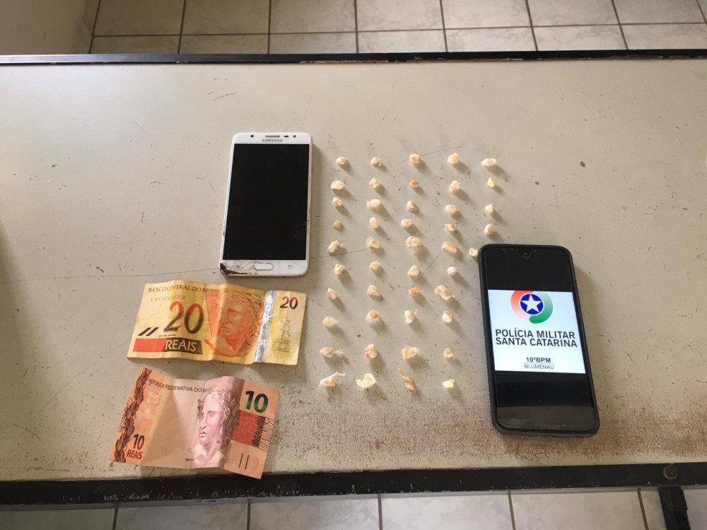 Jovem com 10 BOs é detido por tráfico de drogas na Escola Agrícola