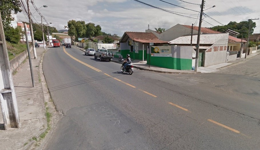 Manutenção de rede deixa Rua General Osório com trânsito em meia pista