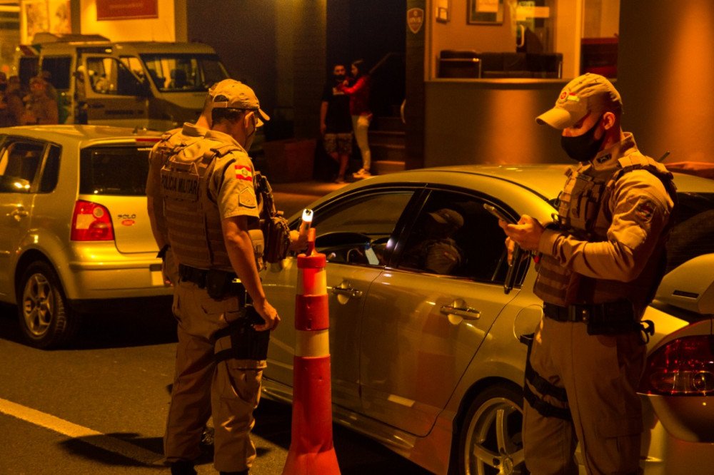PM registra 37 autos de infração durante operação no Centro de Blumenau