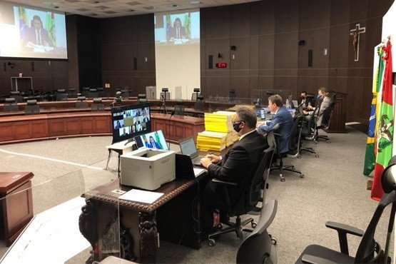 Impeachment: julgamento de Carlos Moisés acontece no dia 7 de maio