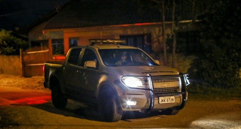 Ladrões arrombam casa no Jardim Germânico e levam até caminhonete