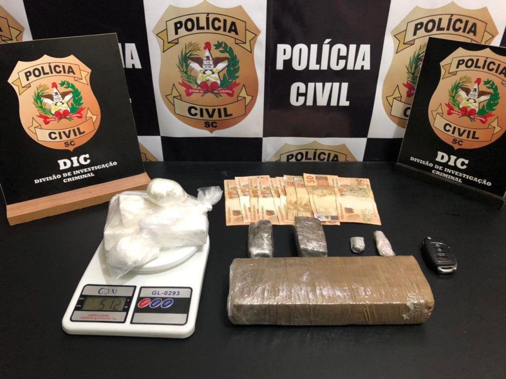 Preso em Blumenau motorista que usava o carro para entrega de drogas