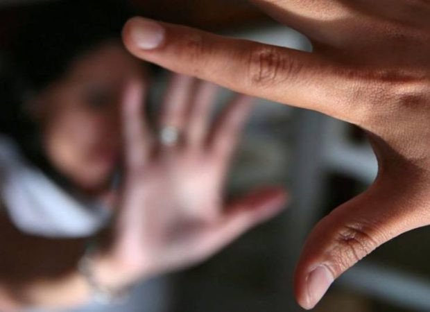 Mulher usa estilete para se defender das agressões do namorado em Blumenau