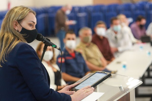 Pesquisa avalia atuação de Daniela Reinehr à frente do Governo de SC