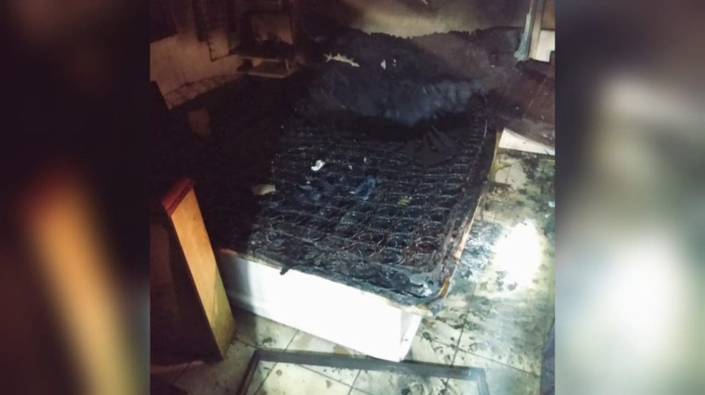 Incêndio atinge casa e deixa quarto destruído na Escola Agrícola