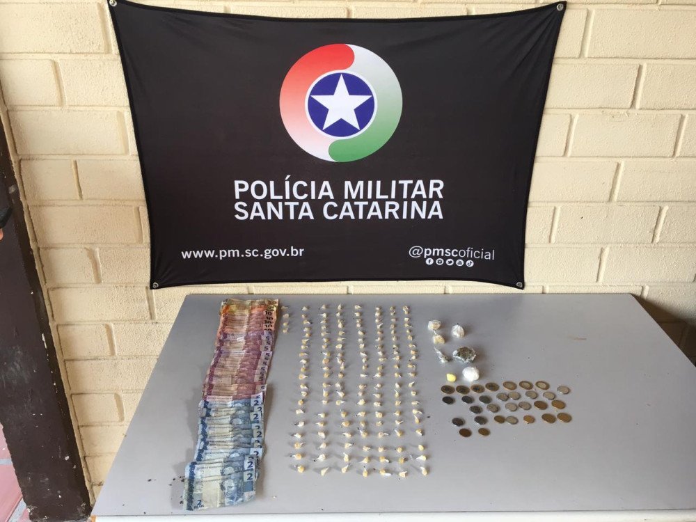 PM apreende drogas durante atendimento de denuncia na Velha Grande