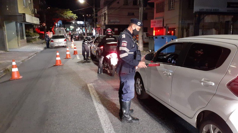Motoristas embriagados são flagrados no trânsito de Blumenau