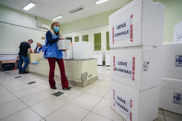 Governo do Estado envia 4,6 mil doses da vacina da Pfizer para Blumenau