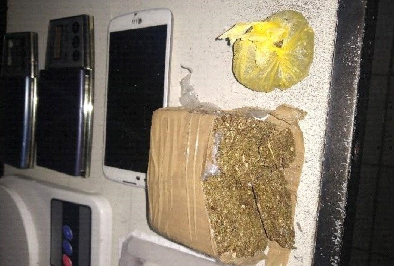 Homem e adolescente são detidos por tráfico de drogas em Blumenau