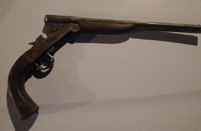 Homem é preso após ameaçar a própria família com arma de fogo em Blumenau