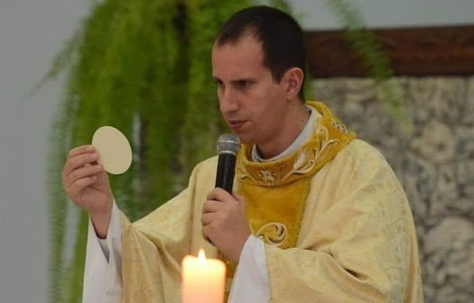 Despedida de padre Alexandre começa em Benedito Novo e termina em Blumenau