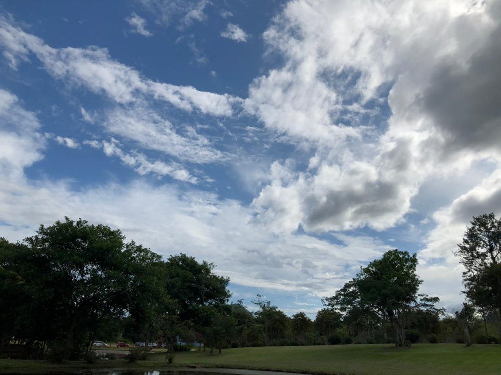 Início da semana tem sol entre nuvens e temperatura amena em Blumenau