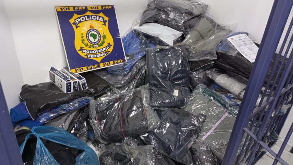 Homem e mulher são presos com mercadorias contrabandeadas em Rio do Sul