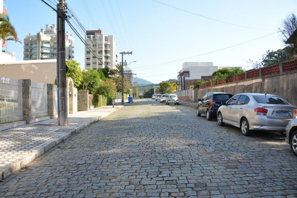 Obras em corredores de serviço na Ponta Aguda pedem atenção ao trânsito na próxima semana
