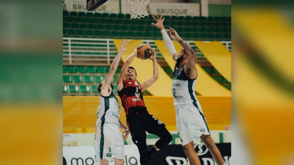 Flamengo Blumenau é vice-campeão do Campeonato Brasileiro de Basquete