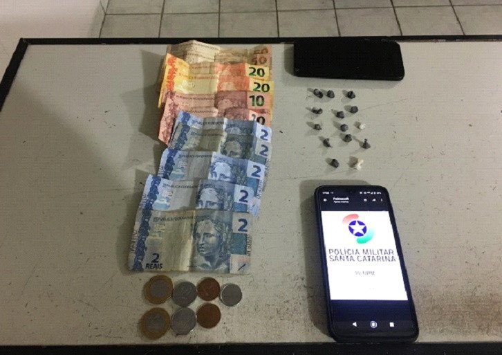 Jovens são presos com crack e dinheiro no bairro Vorstadt