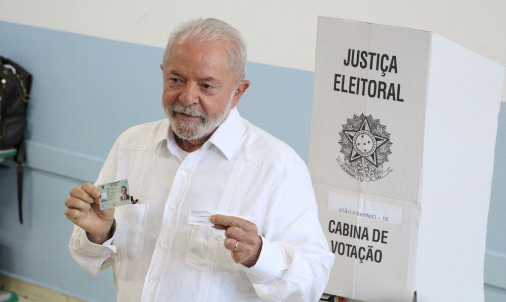 Eleições 2022: após votar, Lula diz estar certo de que seu projeto será o escolhido