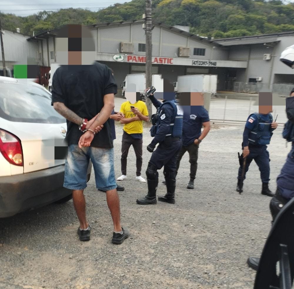 <strong>GMT faz busca e apreensão de homem por tráfico de drogas durante rondas</strong>