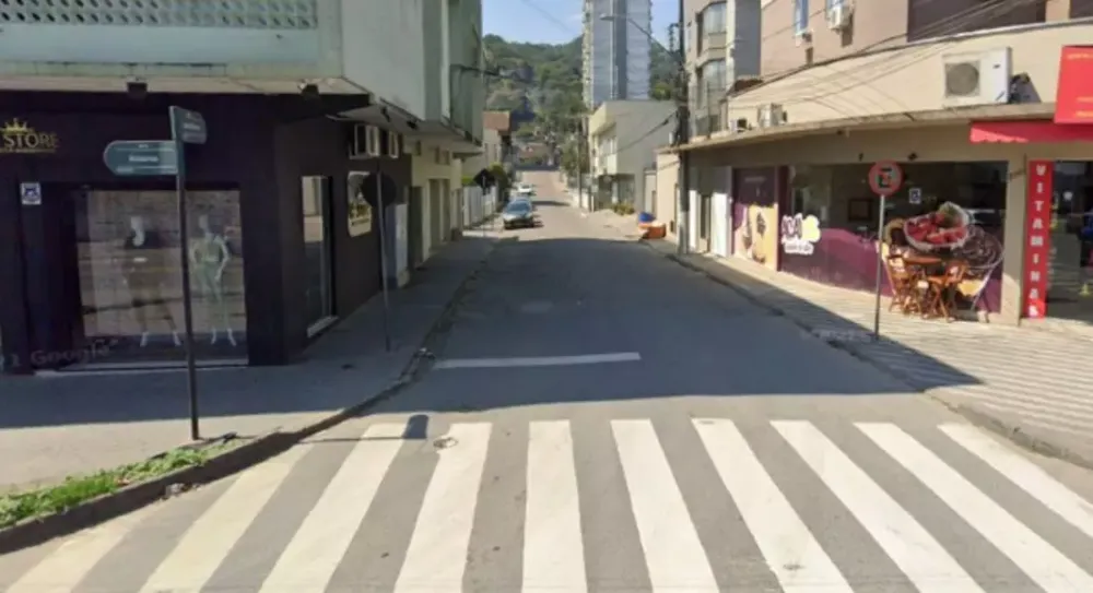 Rua em Blumenau será fechada para obras nesta sexta-feira