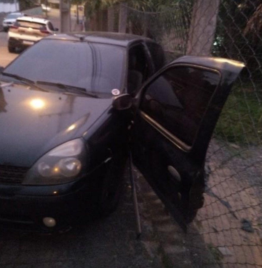 Jovem bêbado é preso após tentar furtar carro em Blumenau