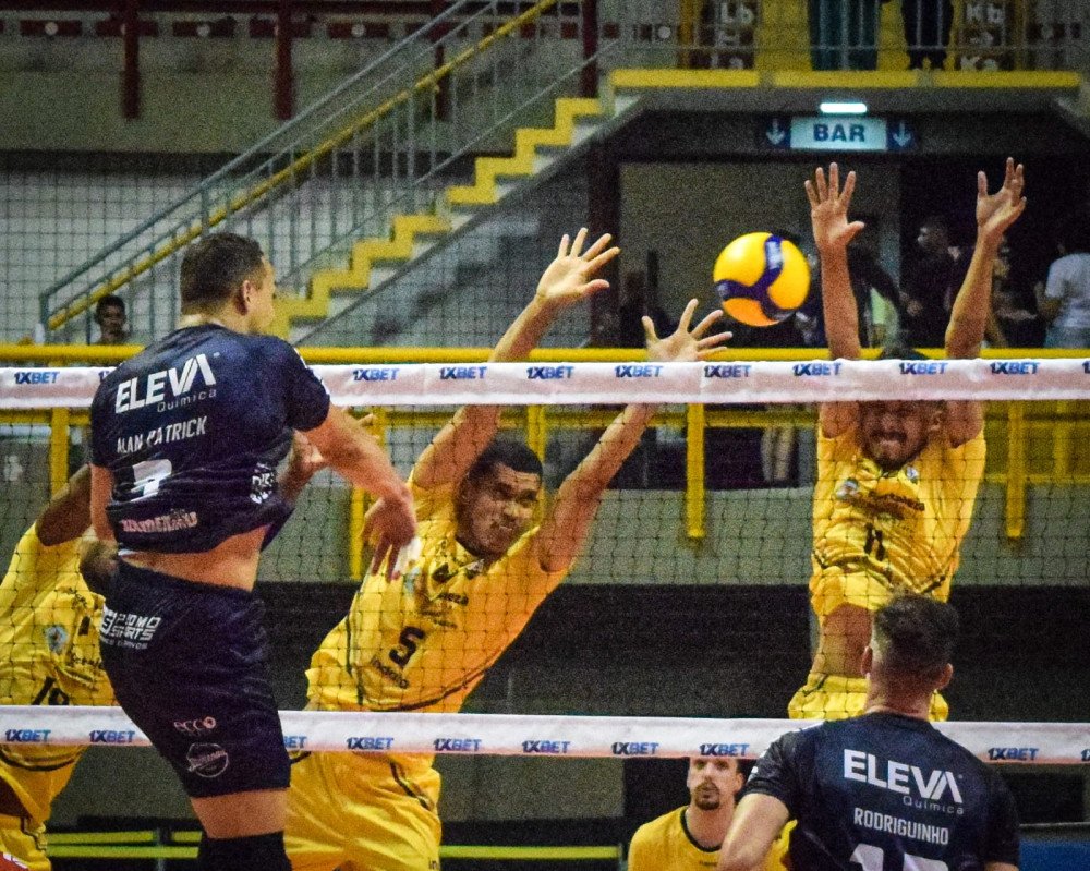 Apan Blumenau vence fora de casa e assume a 6ª colocação na Superliga Masculina
