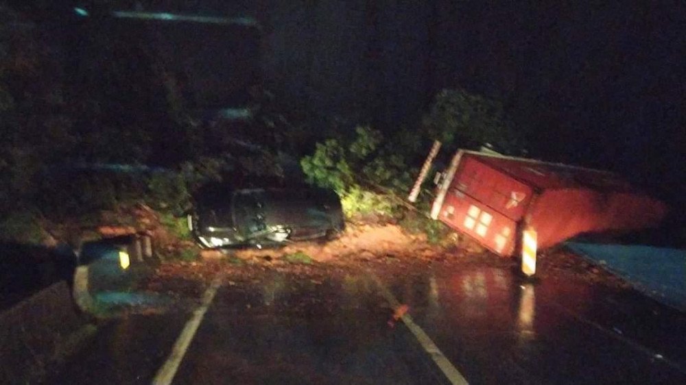 Corpo é encontrado em deslizamento de terra na Serra de Guaratuba, afirma PRF