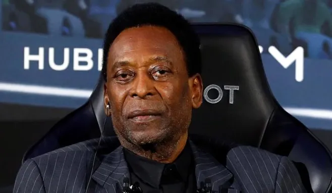 Em tratamento contra câncer, Pelé volta a ser internado em São Paulo
