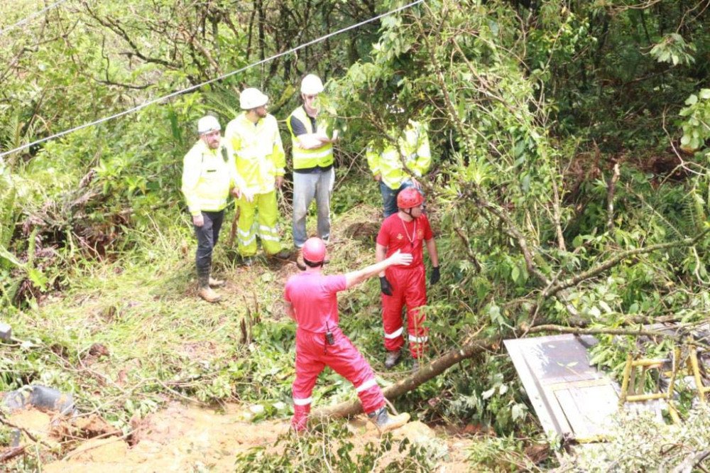 Mais uma carreta é removida da BR-376 no Paraná